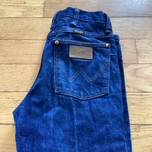 Slim fit, cowboy cut Wranglers 28x30